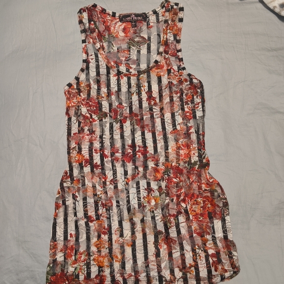 Almost Famous Red Flowered Tank Top - Picture 7 of 8